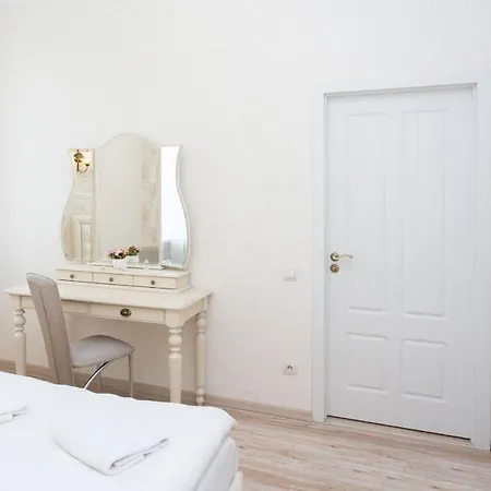 Nezavisimosty 33 *